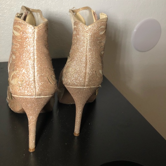 Heels - Picture 3 of 4